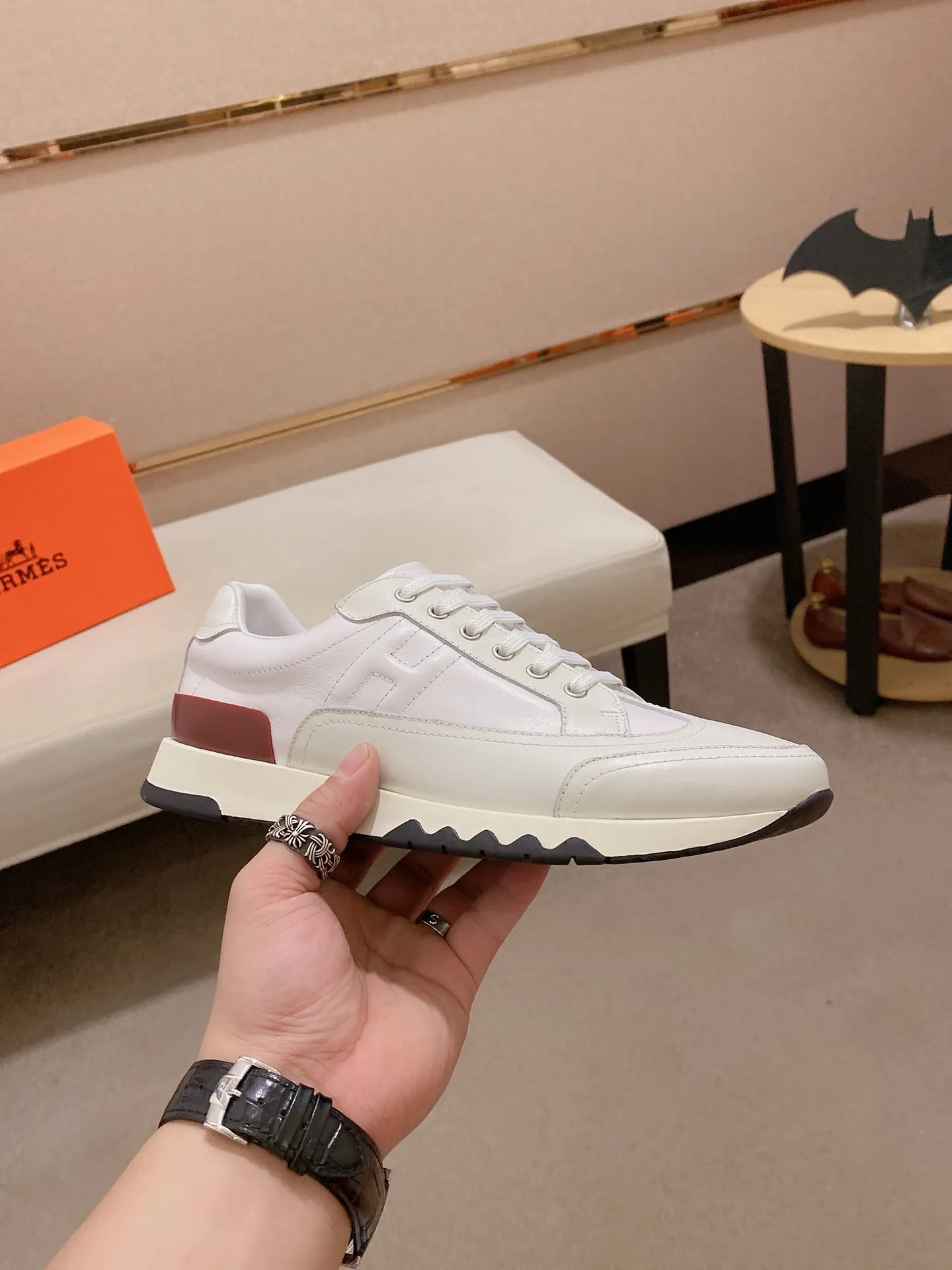 Ex-factory price: 500💰《HERMES》【Classic original single version】Hermès; top 🔝purchasing agent🔍🔍men's latest 🇺🇸sold simultaneously, original imported from Italy ▲▲first-layer cowhide ▲▲ (high-end, nobility and class) ) Exquisite workmanship (Italian 🇮🇹 imported water-dyed 🐂 cowhide lining) sole: original sole provided by the original factory, ⚠️exclusive double-layer activity·TPR·rubber·combined molded outsole; super comfortable·wear-resistant·non-slip·environmental protection The real thing is more beautiful when photographed in kind (high quality, following orders), you can come in and out at will * Number of yards: 38·39·40·41·42·43·44# (can be customized 45.)